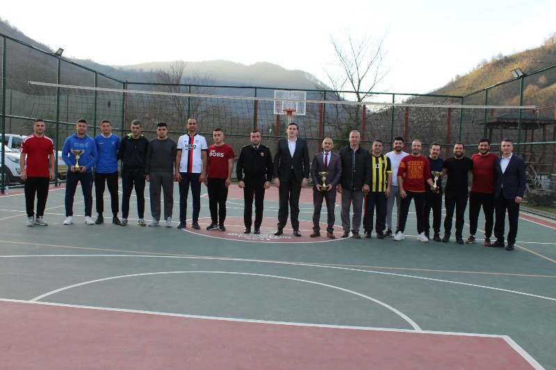 Kaymakam Ali Can Yıldız, Kurumlar Arası Voleybol Turnuvasının Final Maçına Katıldı.