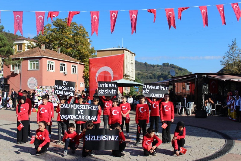 29 Ekim Cumhuriyet Bayramı’nın 101. Yıl Dönümü İlçemizde Coşkuyla Kutlandı